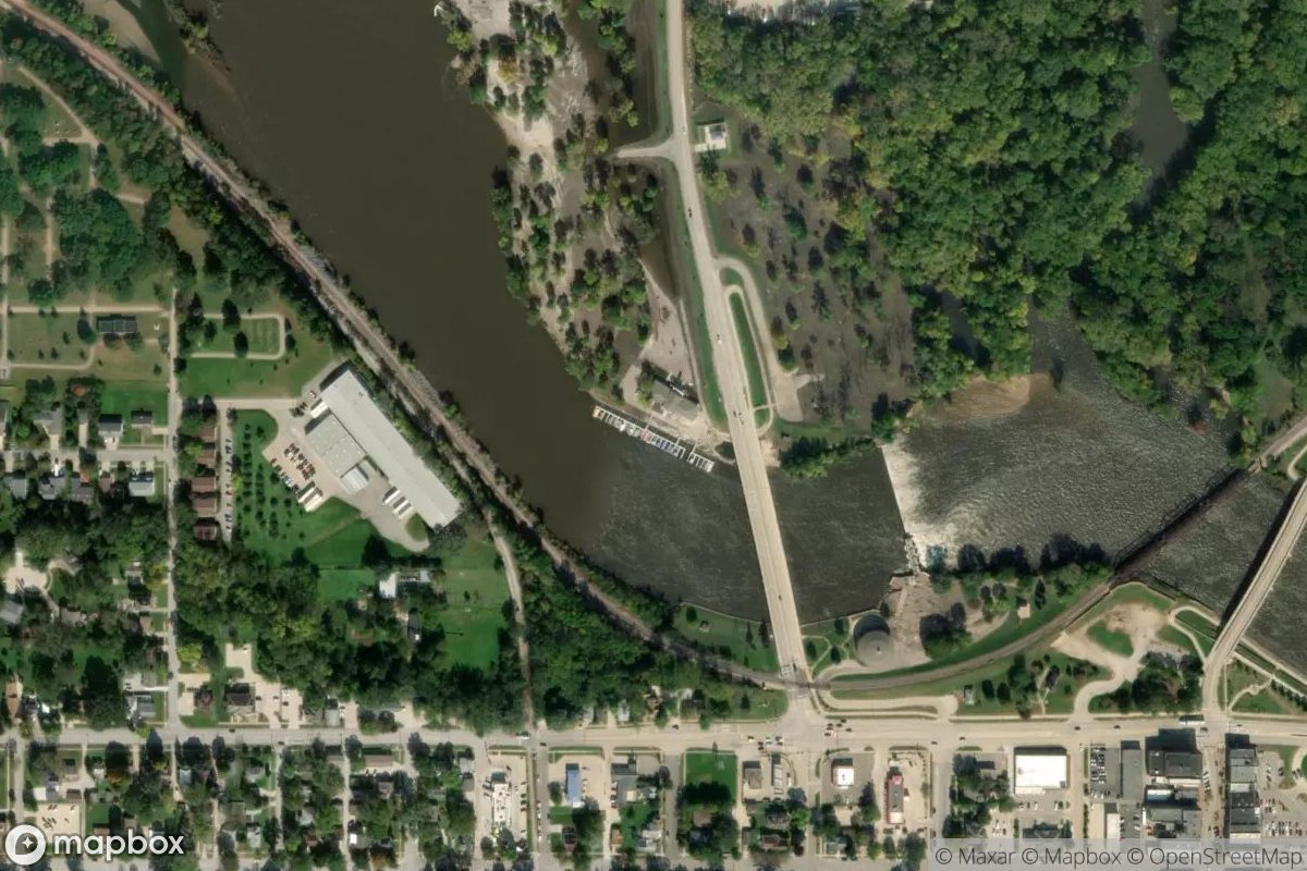 Satellite view of Marina at 42.5400, -92.4510