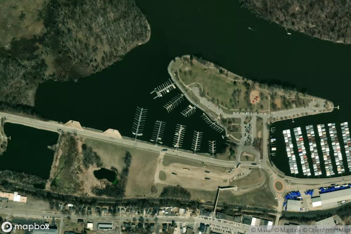 Satellite view of Marina at 44.5658, -92.5503